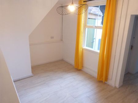 4 bedroom terraced house to rent - Photo 4