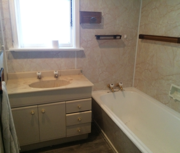 122 Avonhead Road, Avonhead - Photo 2