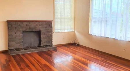 3-bedroom home in the heart of West Auckland - Photo 2