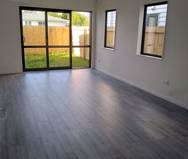 4 Bedroom 3 Bathroom House For Rent in Papakura - Photo 2