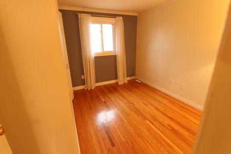 For Lease - 8 Meadowland Avenue, Barrie, Ontario - Photo 4