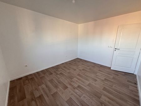 Location Appartement 3 pièces 68m² - Photo 5