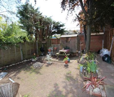 2 Double Bed Flat – Surbiton (Ewell Road, KT6) - Photo 4