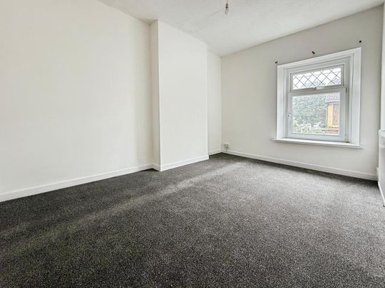 3 bedroom end of terrace house to rent - Photo 1