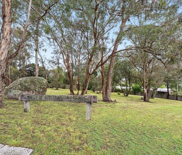LIKE NEW TOWNHOME IN THE HEART OF ELTHAM VILLAGE SHOPPING CENTRE - Photo 1