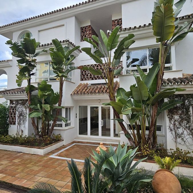 Apartamento planta baja en alquiler en Marbella, Marbella - Photo 1