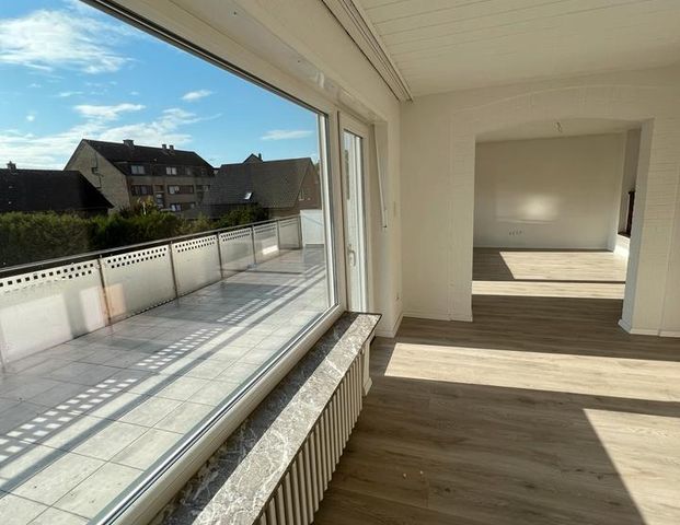 Helle 4-Zi-Wohnung mit 30qm Dachterrasse - Foto 1