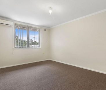 Comfortable living on a quiet street! - Photo 3