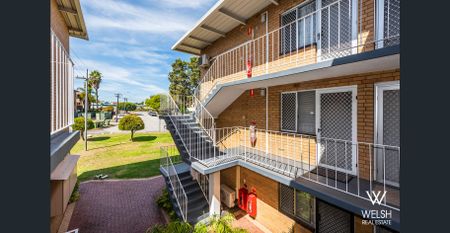 GREAT LOCATION! - Photo 3