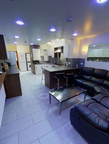 Room in a Shared House, Alton Road, B29 - Photo 4