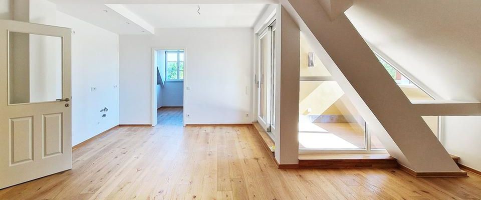 ERSTBEZUG: DG-Traum mit privater Südost-Loggia, Masterbad, HWR, Stellplatz, Aufzug u.v.m. - Photo 1