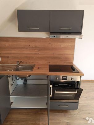 Un appartement situé au 1er étage comprenant : Salon, pièce de vie avec cuisine équipée, une c... - Photo 1