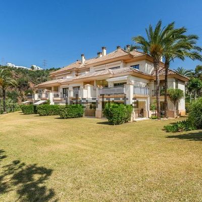 Alquiler de piso en Avenida de la Equitacion - Photo 1