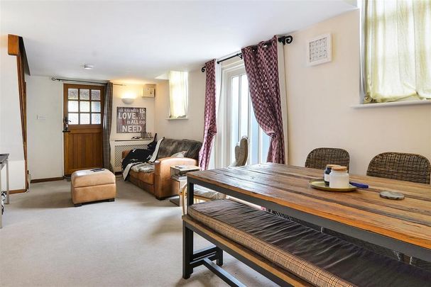 2 bedroom cottage to rent - Photo 1