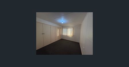 Country home with huge shed & rural outlook. - Photo 3