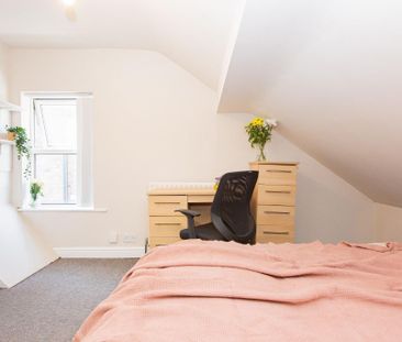 5 bedroom detached house to rent - Photo 3