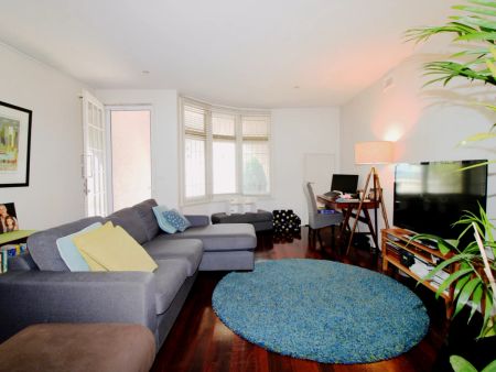 3 Bed, 2 Bath - Photo 2