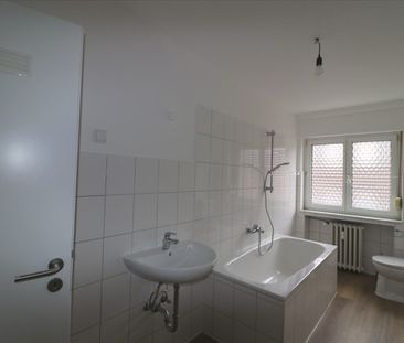 Frisch saniert in Inrath: 3 Zi.-Wohnung mit Balkon in der 2. Etage,... - Photo 4