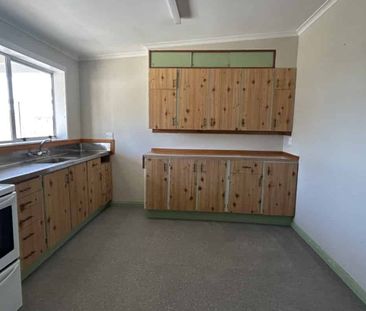 ROSLYN - 3 bedrooms - Photo 2