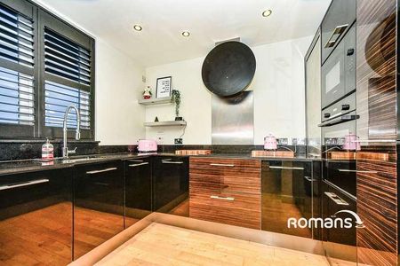 Sanford Street, Swindon, Wiltshire, SN1 - Photo 4