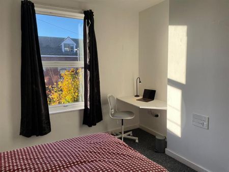 6 bedroom house to rent - Photo 3