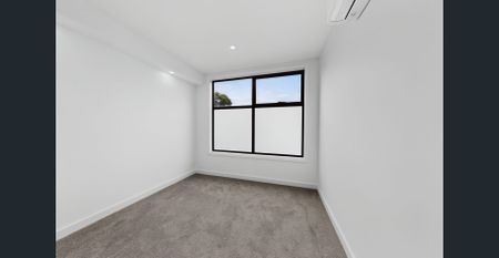 Brand New, Bold & Brilliant – Complete with Private Rooftop Spa - Photo 3