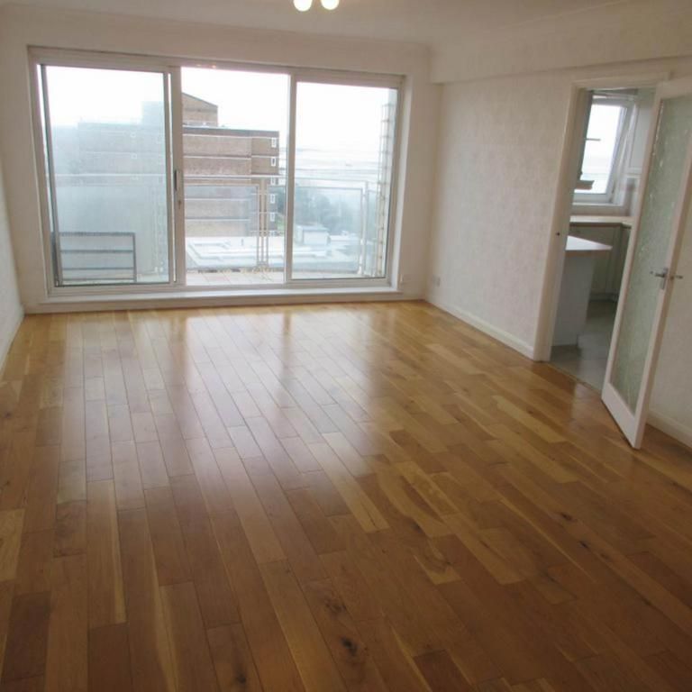 3 bedroom flat to rent - Photo 1