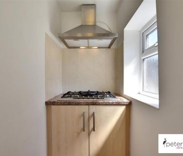 2 bedroom end of terrace house to rent - Photo 6