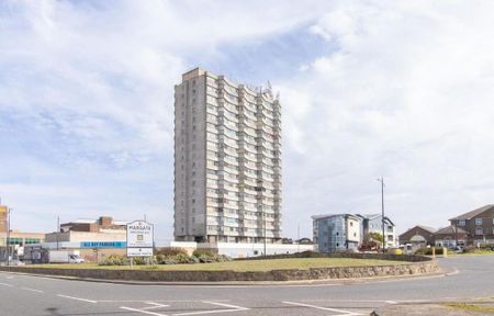 3 bedroom flat to rent - Photo 4