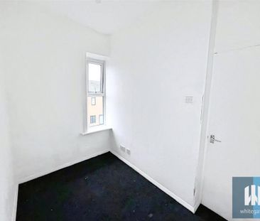 2 bedroom end of terrace house to rent - Photo 2