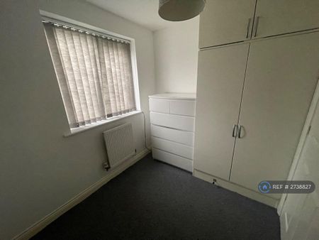 3 bedroom semi-detached house to rent - Photo 3