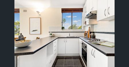 Freshly Painted With Stunning views of iconic Middle Harbour - Photo 5