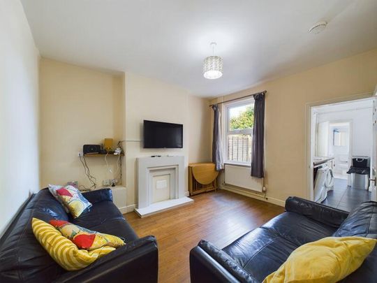 4 bedroom house - Photo 1