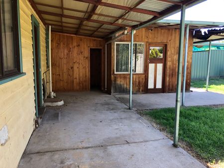 3 bedroom house with lots of space to breathe! - Photo 4