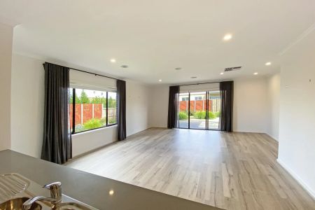 STUNNING FAMILY HOME - Photo 3