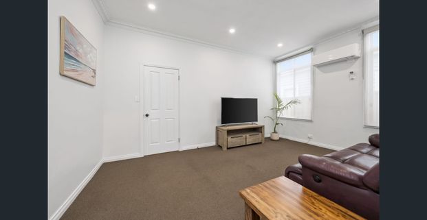 Prime Quarry Hill - Fully Furnished with option of vacant - Photo 1