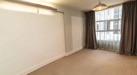 St Pauls Apts - Photo 2