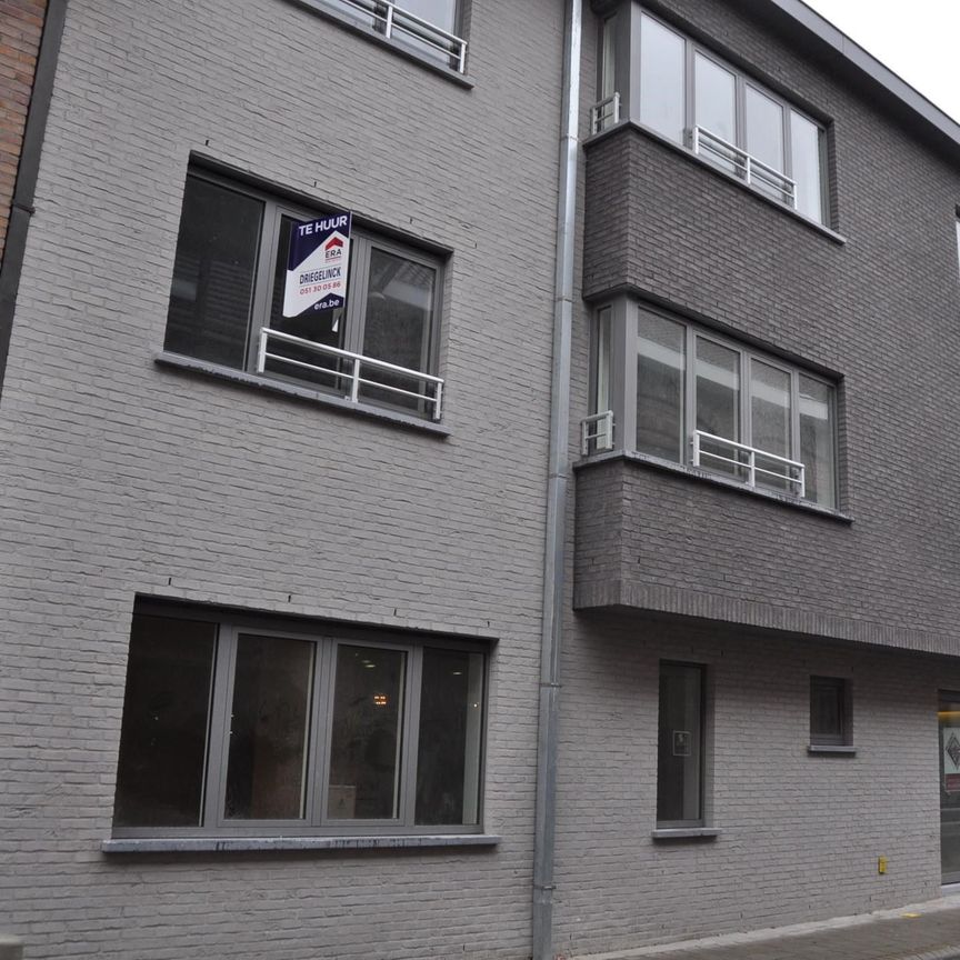 Gelijkvloers appartement met 1 slaapkamer en staanplaats. - Photo 1