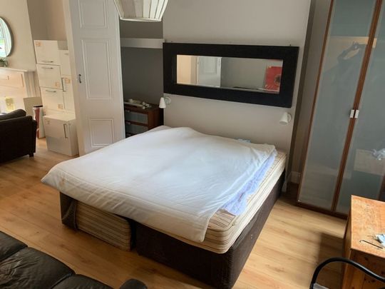 13 Malone Road, Apartment 1, Belfast BT9 6RT - Photo 1