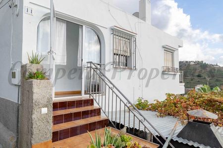 Townhouse in Cómpeta, Inland Andalucia at the foot of the mountains - Photo 3