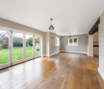 4 bedroom detached house to rent - Photo 3