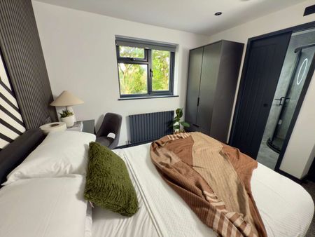 Brand-New All-Ensuite Urban Luxury House-Share - Photo 4