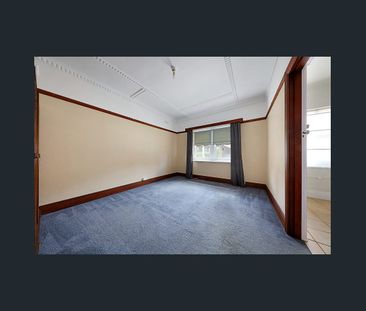 Period Home with rear courtyard! - Photo 3