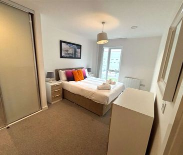 A bright and spacious two bedroom Apartment in Lexington Gardens - Photo 6