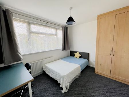 room 5 - Photo 4