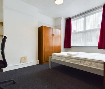 4 bedroom terraced house to rent - Photo 6