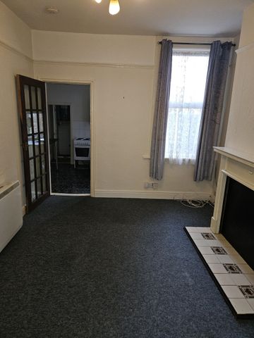 105 Kingsland Avenue, Coventry - Photo 3