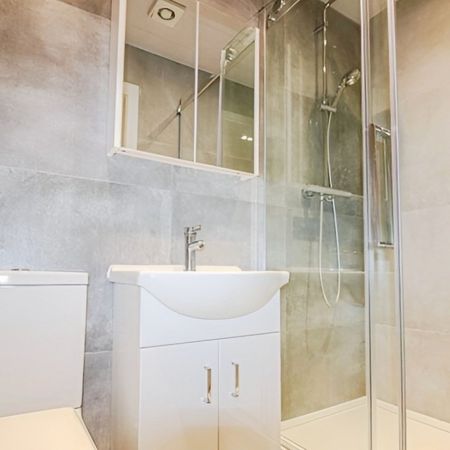 Flat to rent - London Road, Croydon, CR0 - Photo 4