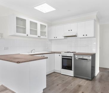 Single Level Villa In The Heart Of Town! - Photo 3