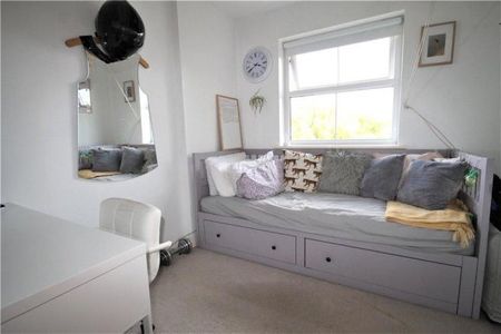 Wingate Court, Aldershot, Hampshire, GU11 - Photo 2